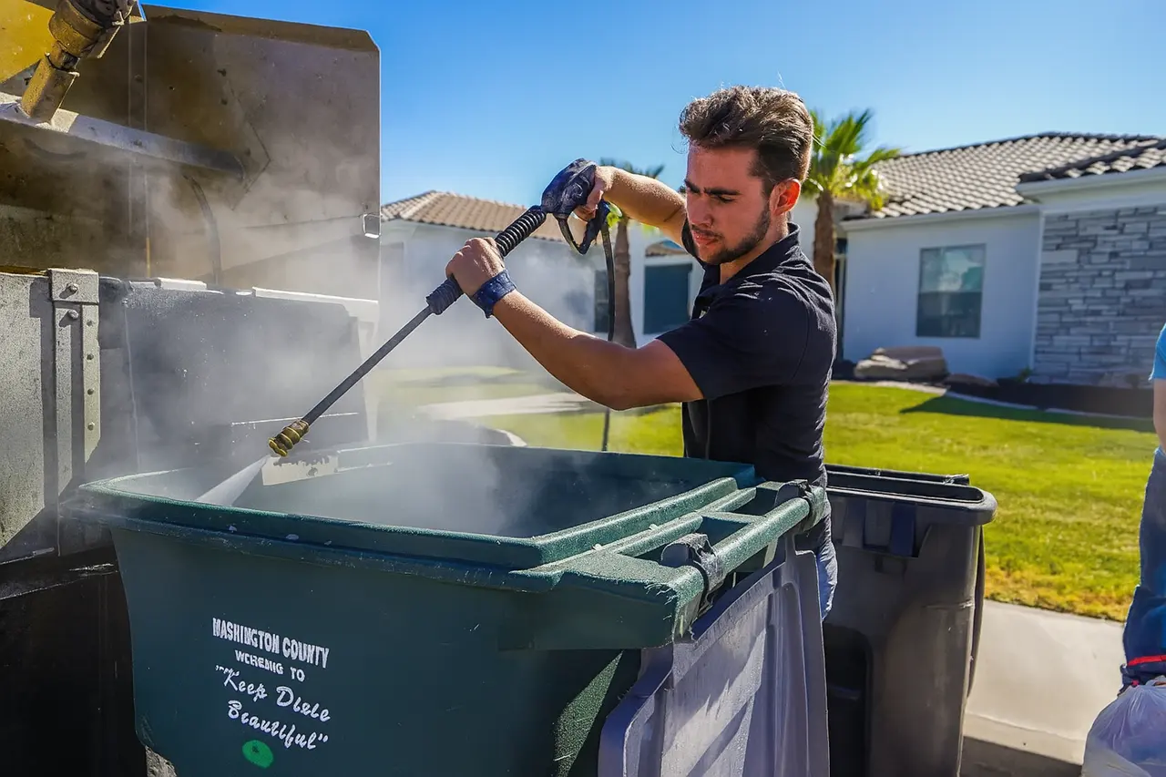 Pro-MTC trash can cleaning service in action